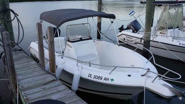 2000 Wellcraft 210 fisherman