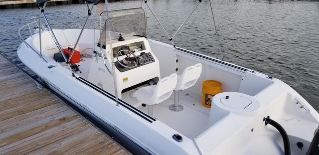 2000 Wellcraft 210 fisherman