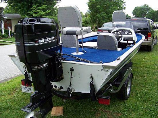 How much does it cost to rent a dinghy?